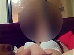 MILF poilue se fait lécher la chatte et éjaculer par son beau-fils