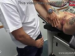 MILF amatoare primește o vizită murdară la doctor în HD video
