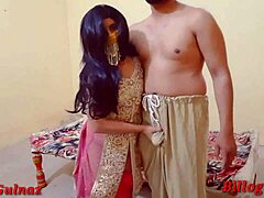 Fiica vitregă Desi experimentează sexul anal și muie de la tatăl ei